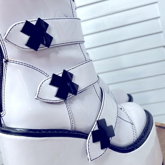 YRU White Patent Dune Strapped Platform Boots DOLLS KILL Size 5* - Picture 10 of 11